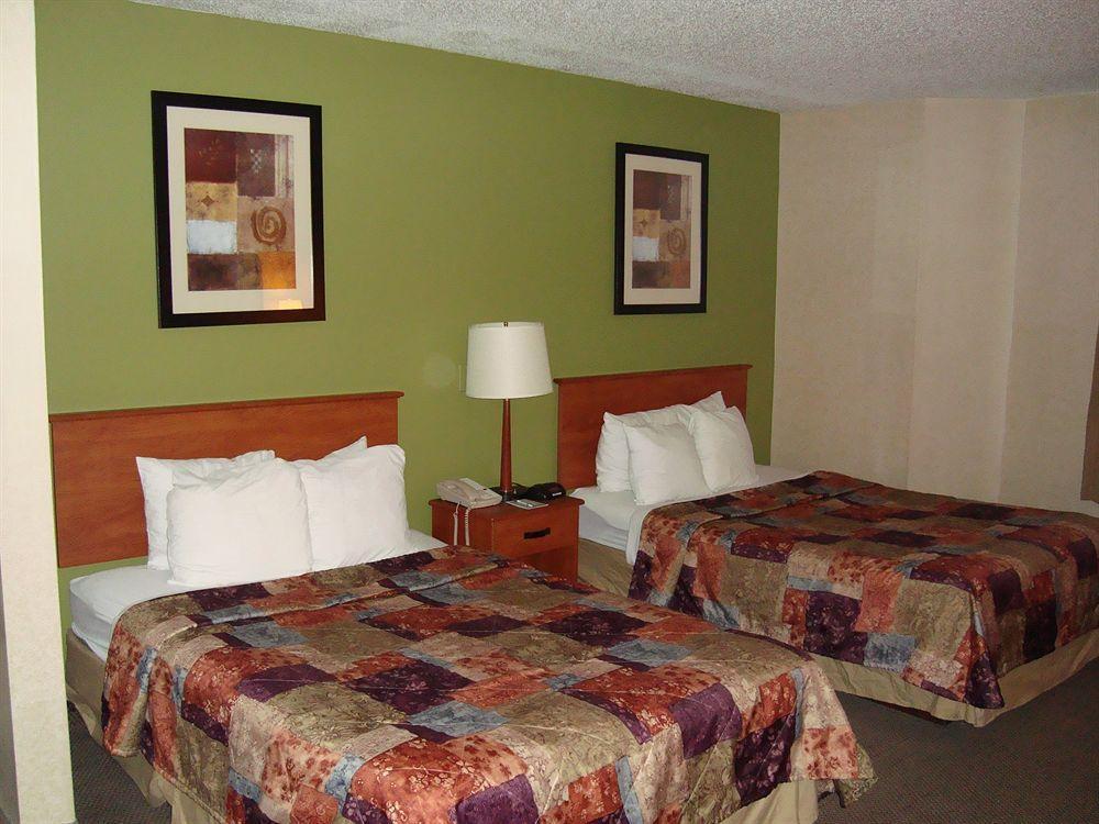 Sleep Near I-80 And I-94 Estalagem 2*
